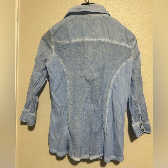 Stonewashed Blue 3/4 sleeve thin button up blouse-size maybe L (c measurements) - Picture 2 of 10